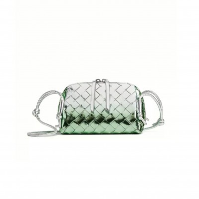 BOTTEGA VENETA CONCERT POUCH IN LAMINATED INTRECCIATO LEATHER 794258 (18.5*11.5*8.5cm)